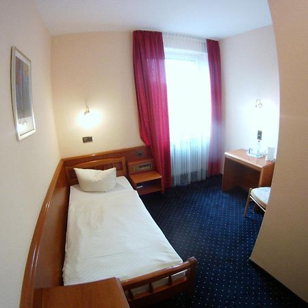 Hotel Adlerhof Tauberbischofsheim Δωμάτιο φωτογραφία