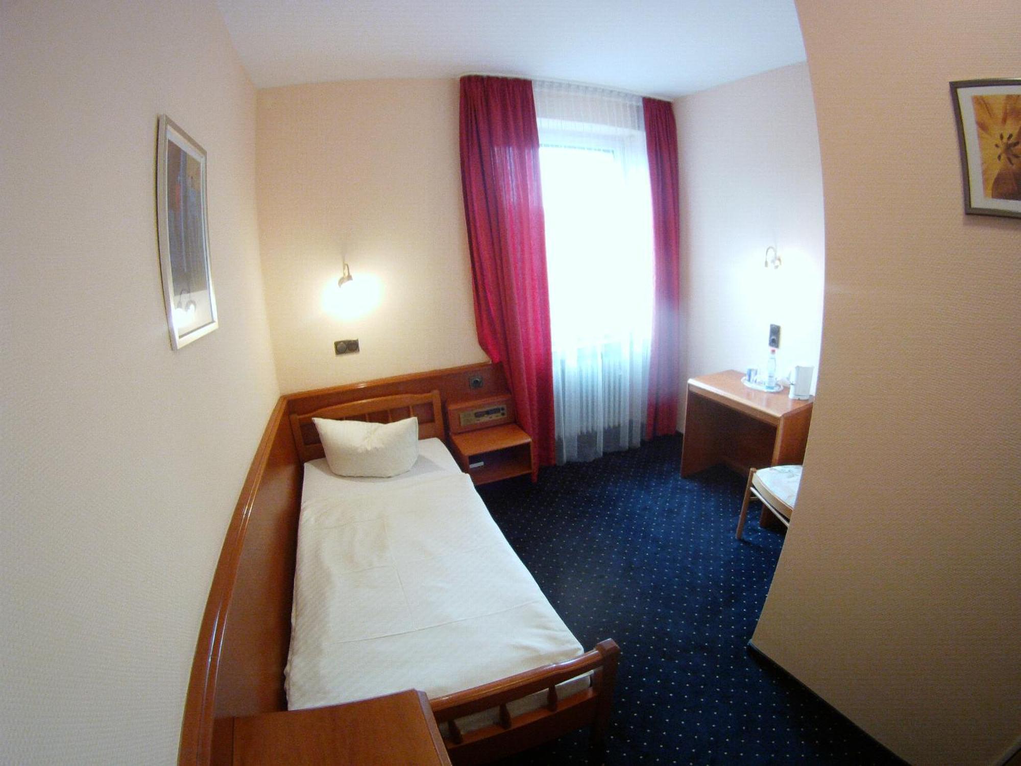 Hotel Adlerhof Tauberbischofsheim Δωμάτιο φωτογραφία